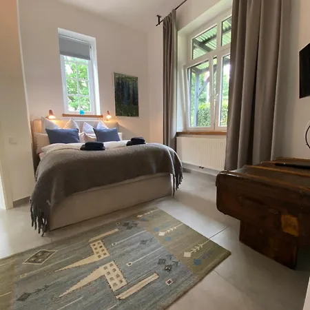 Bahnhof • Fliegender Hamburger Apartment